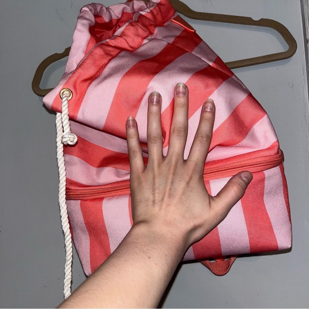 NWT $60 VS Striped Drawstring Beach Cooler Bucket Bag Backpack Vacation - Picture 6 of 9